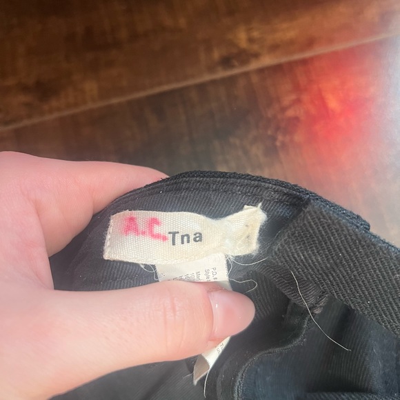 aritzia tna hat black and white - Picture 4 of 4